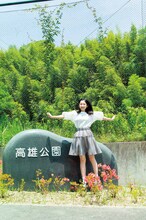 高雄さやか（STU48）の1st写真集「君だけのもの」より。（撮影：細居幸次郎）(c)SQUARE ENIX