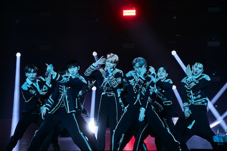 JO1「2023 JO1 2ND ARENA LIVE TOUR 'BEYOND THE DARK:RISE in KYOCERA DOME OSAKA’」の様子。(c)LAPONE Entertainment