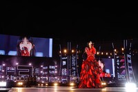 アリーナ中央に1人残った土生瑞穂。（撮影：上山陽介）