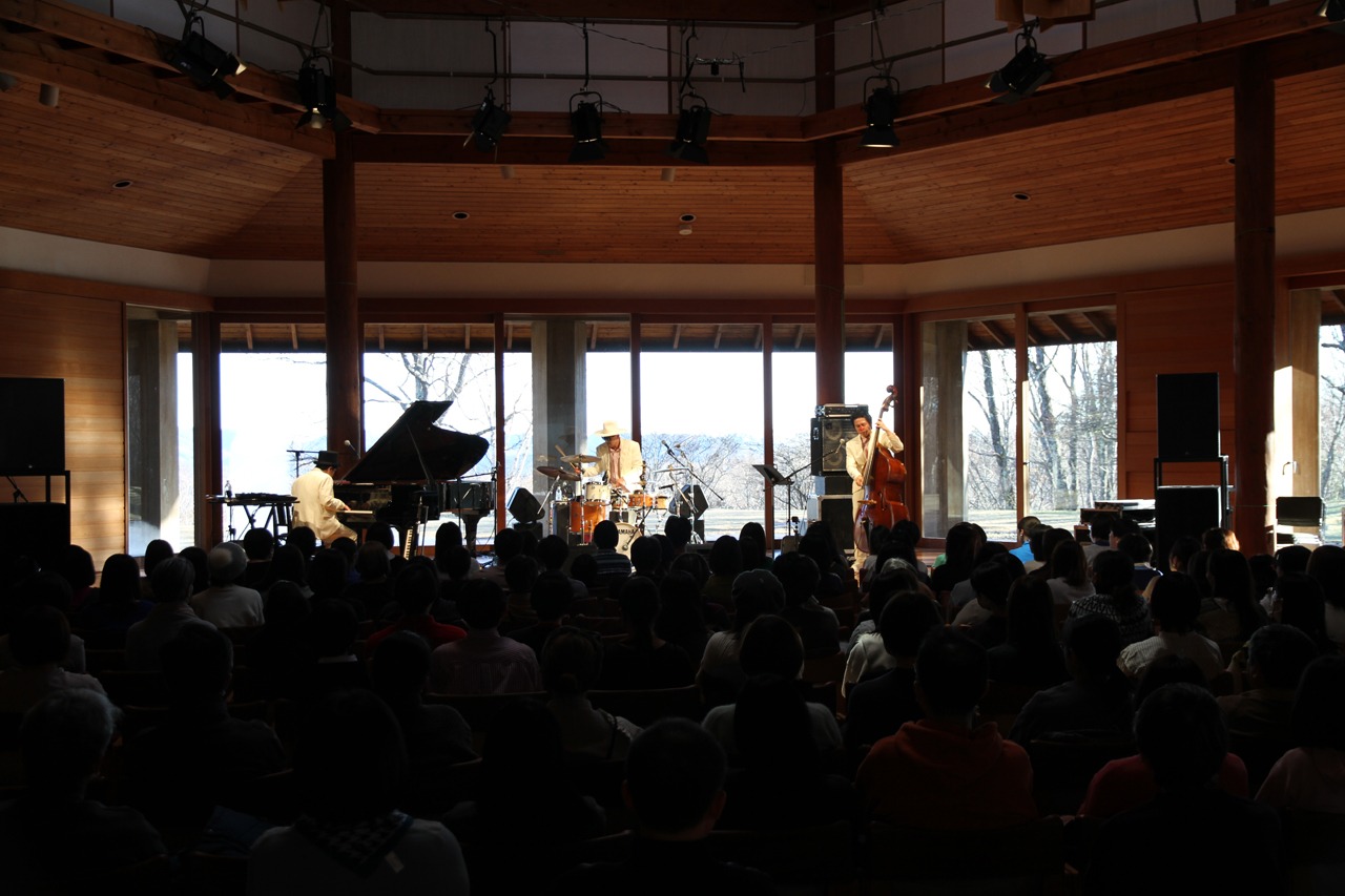 「H ZETTRIO Jazz Club Tour 2023 ～トリオが目に沁みるぜ Vol.2～」長野・八ヶ岳高原音楽堂公演の様子。（写真提供：ワールドアパート有限会社）