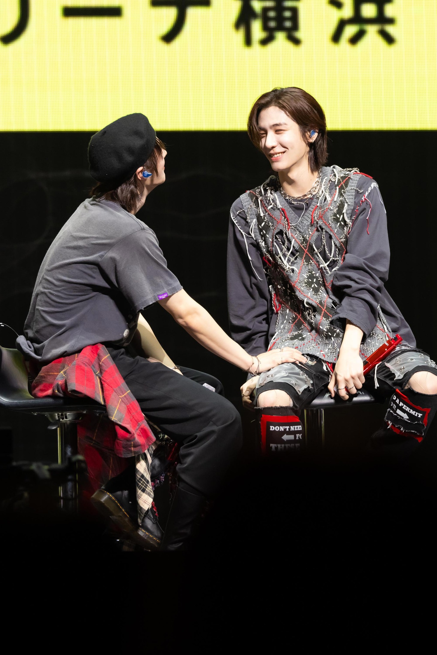 笑い合うSUNGHOとLEEHAN。（撮影：佐藤薫）