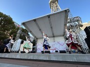 「あいち県民の日フェスタ2023」でパフォーマンスするTEAM SHACHI。（提供：スターダストプロモーション）