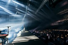 Aimer「Aimer Fan Club Tour "Chambre d'hôte"」の様子。写真は11月2日のKT Zepp Yokohama公演より。（撮影：加藤アラタ）