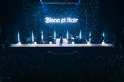 Aimer「Aimer Fan Club Tour "Chambre d'hôte"」の様子。写真は11月2日のKT Zepp Yokohama公演より。（撮影：加藤アラタ）