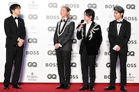 左から山田裕貴、Mrs. GREEN APPLE。