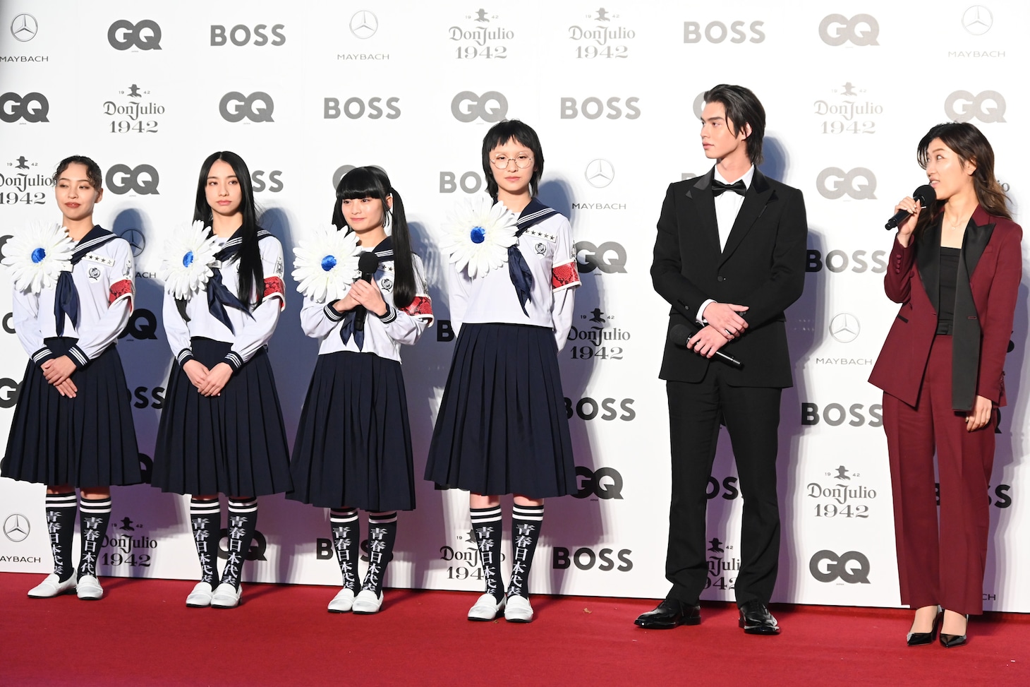 左から新しい学校のリーダーズ、BRIGHT、ヒコロヒー。