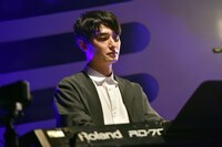 佐藤望（Pf / カメラ＝万年筆）