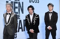 記者陣の前に登場するMrs. GREEN APPLE。