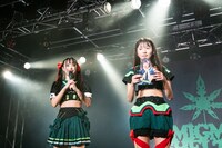 最後のメッセージを送るスイミイ（左）。