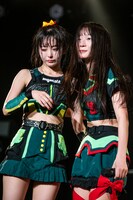 涙を流すブラジル（左）。