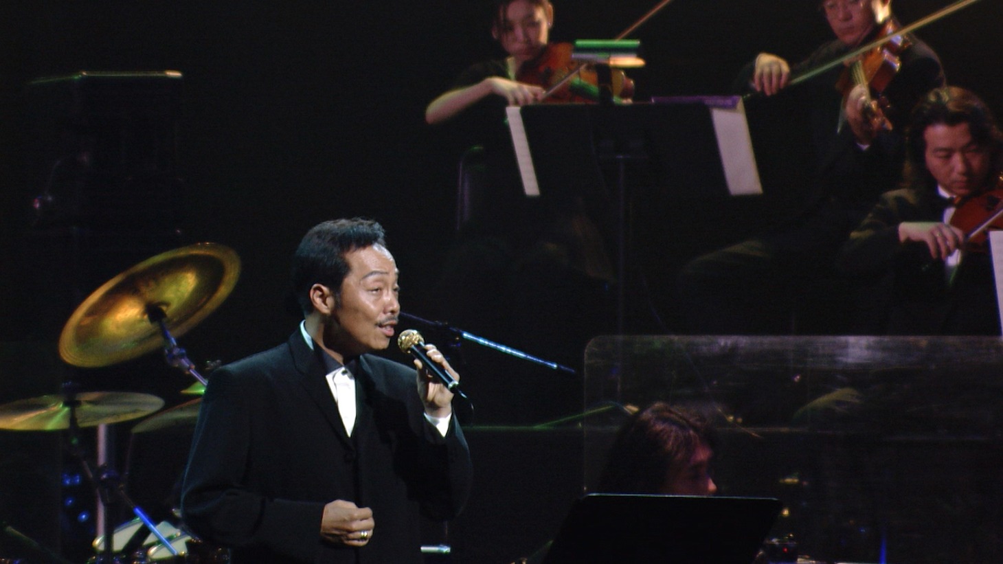 「谷村新司 FAVORITES & MEMORIES WITH STRINGS」より。
