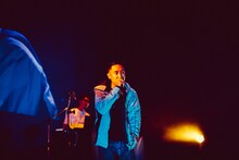 KEIJUを迎えた「LONELY NIGHTS」のパフォーマンスの様子。（撮影：横山純）