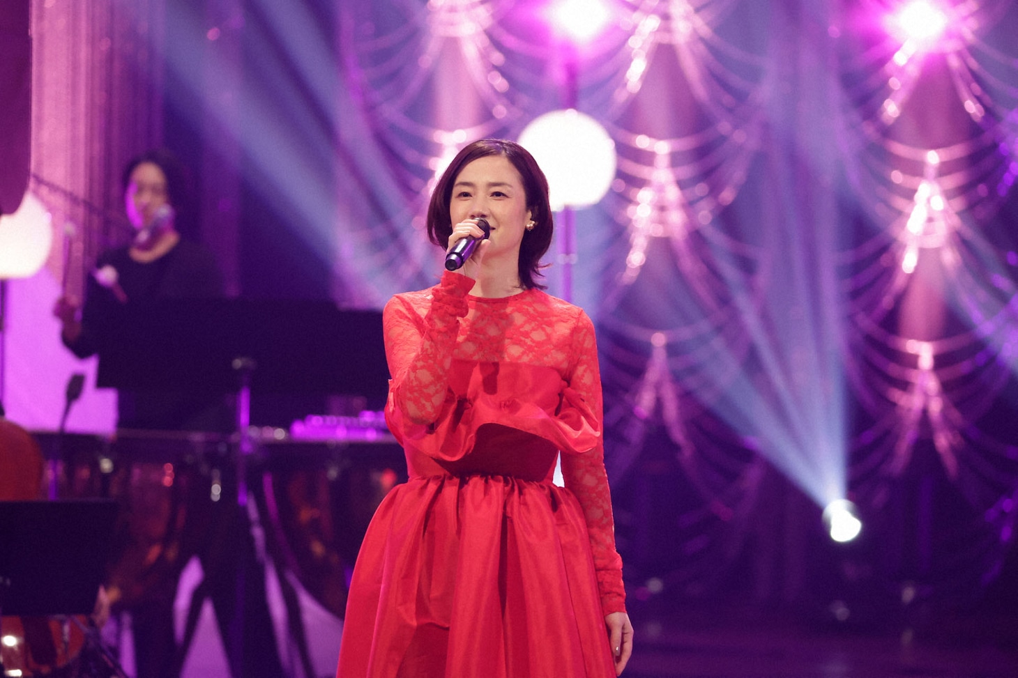 「Be My Baby」を歌唱する原田知世。（写真提供：NHK）