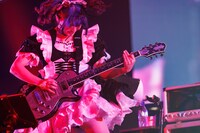 小鳩ミク（G, Vo）（Photo by Viola Kam [V’z Twinkle] ）
