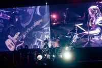 「BAND-MAID 10TH ANNIVERSARY TOUR」11月26日公演の様子。（Photo by Viola Kam [V’z Twinkle] ）