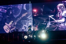 「BAND-MAID 10TH ANNIVERSARY TOUR」11月26日公演の様子。（Photo by Viola Kam [V’z Twinkle] ）