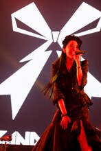 SAIKI（Vo）（Photo by Viola Kam [V’z Twinkle] ）