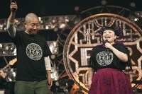 左から澤部佑（ハライチ）、渡辺直美。(c)フジテレビ