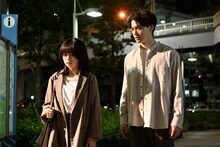 左から大原優乃、松本大輝。(c)日本テレビ