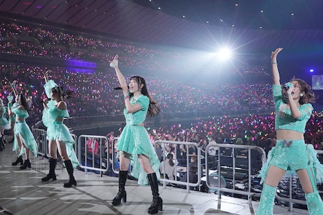 「モーニング娘。'23 コンサートツアー秋『Neverending Shine Show ～聖域～』譜久村聖 卒業スペシャル」の様子。