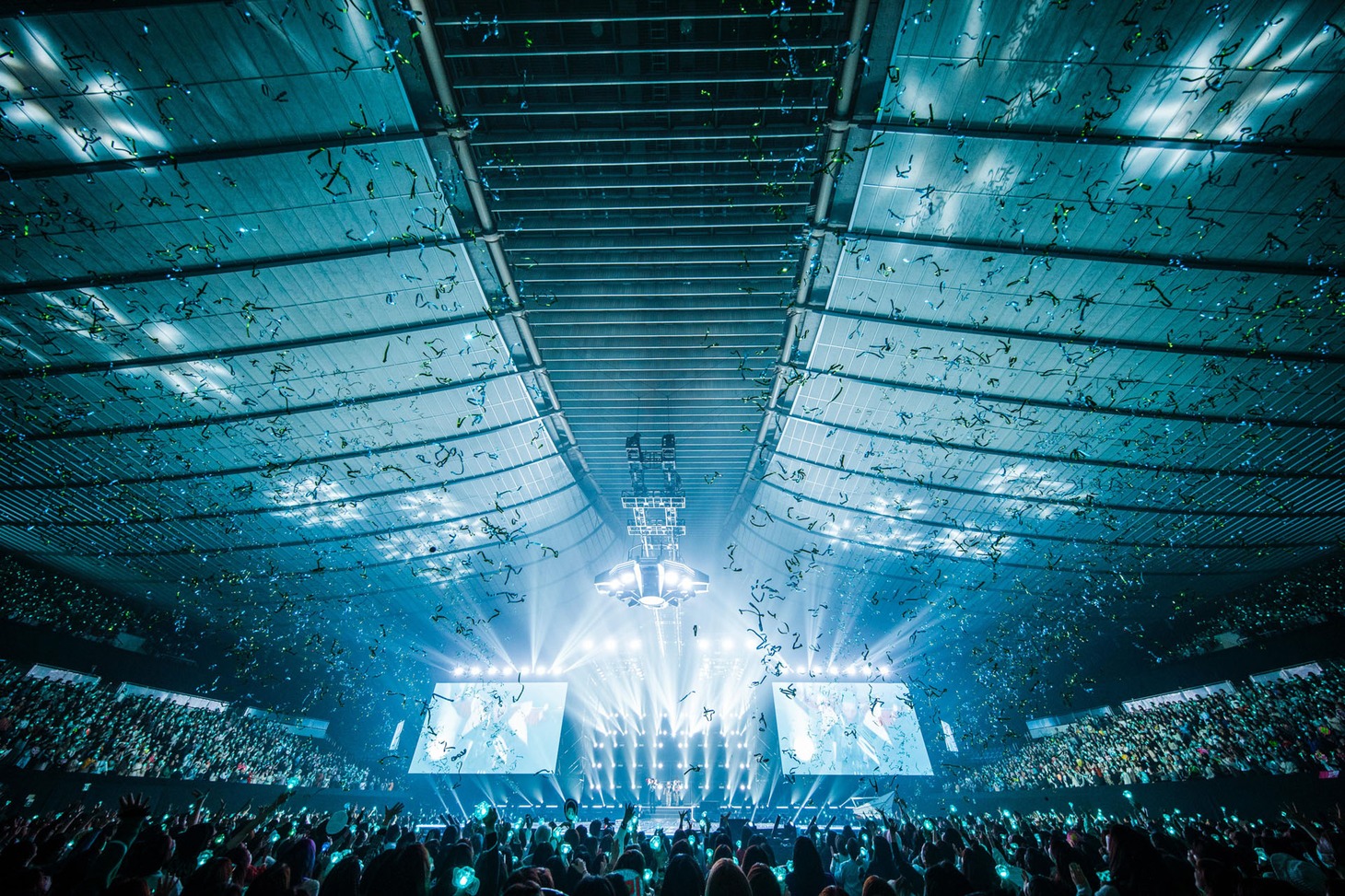 SHINeeの国立代々木競技場第一体育館公演の様子。（撮影：石井亜希）