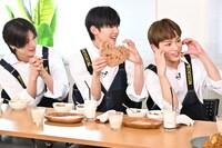 左からK、JO、HARUA。(c)TBS