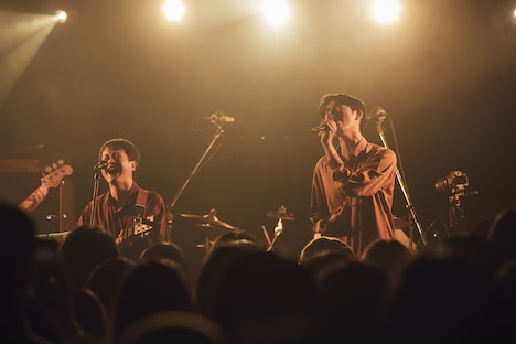 butajiと折坂悠太。（撮影：タイコウクニヨシ）