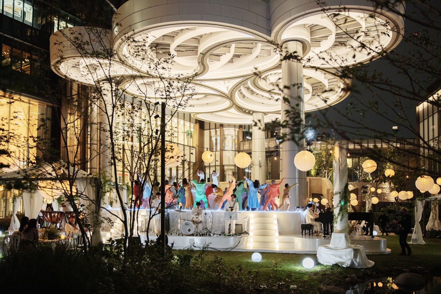 麻布台ヒルズ開業ムービー「The Lighting Ceremony」収録の様子。
