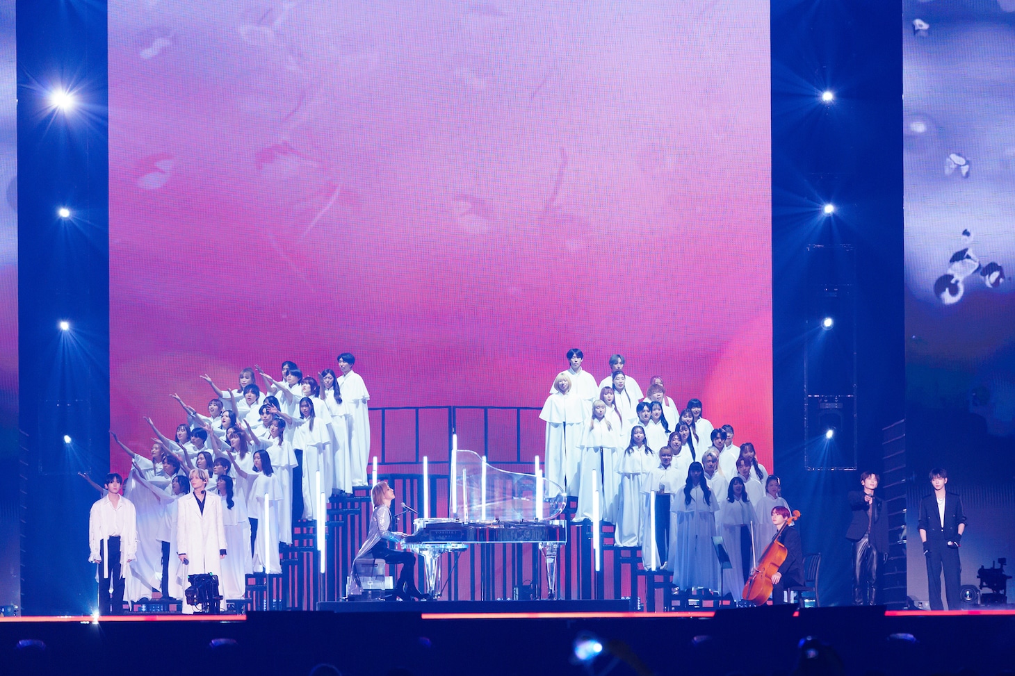 YOSHIKIのコラボステージの様子。  (c)CJ ENM Co., Ltd, All Rights Reserved
