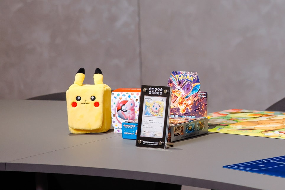 左側の2つがデッキケース。