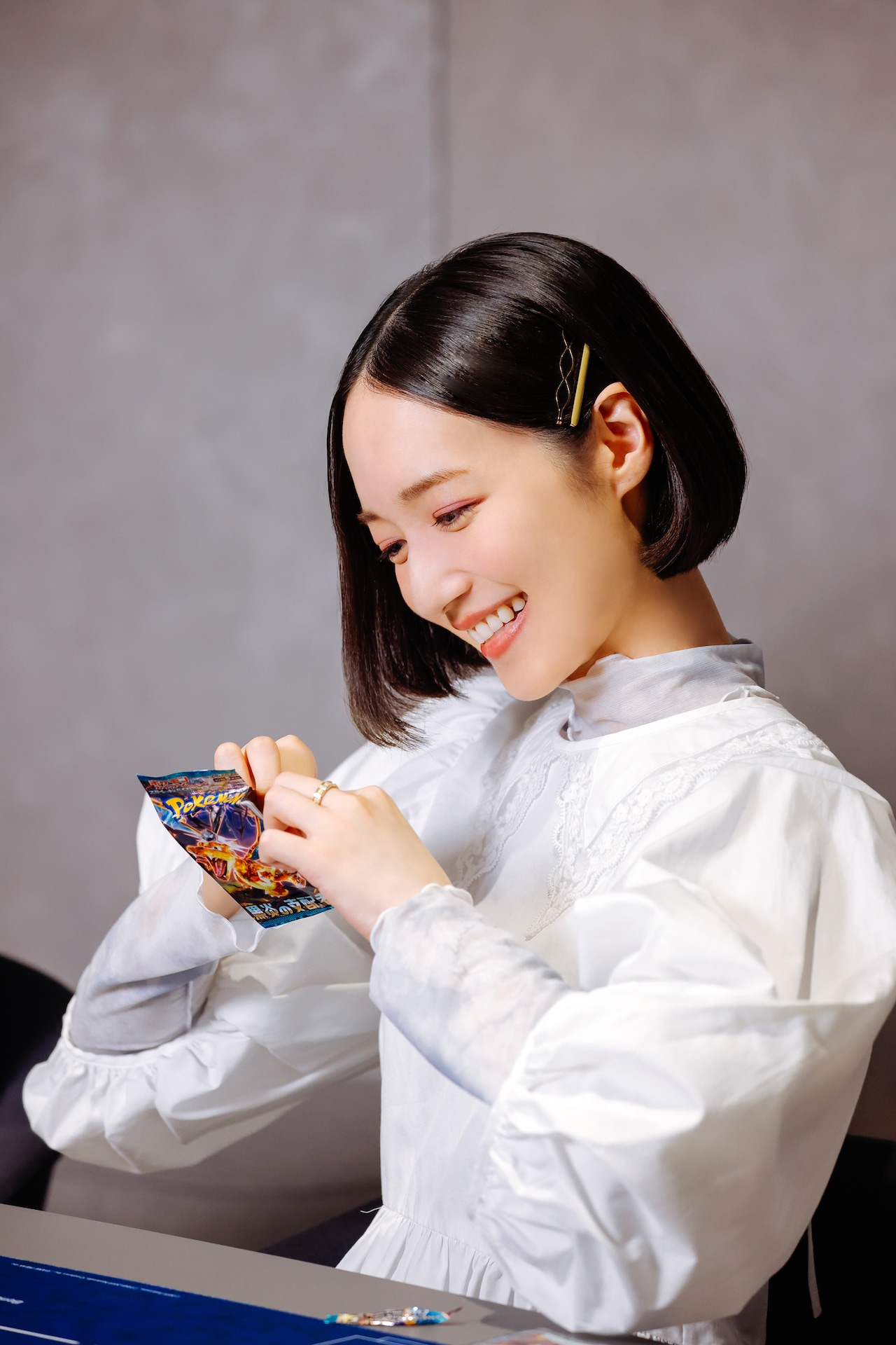 うまく開けられず、「ヘタだなー」と笑うのっちさん。