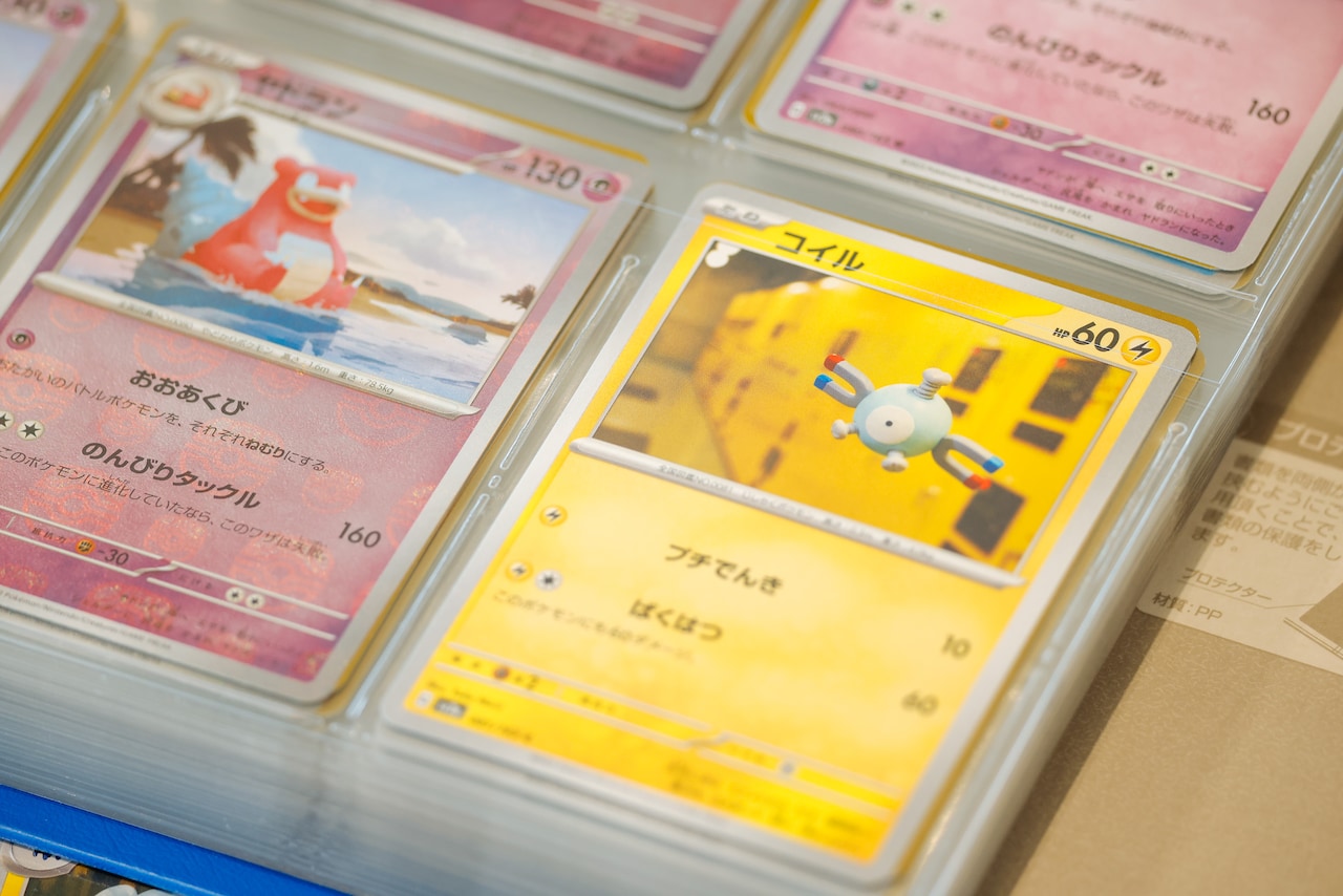 このコイルのカードに写っているのは、立体造形家の森井ユカさんが樹脂粘土で作った作品。