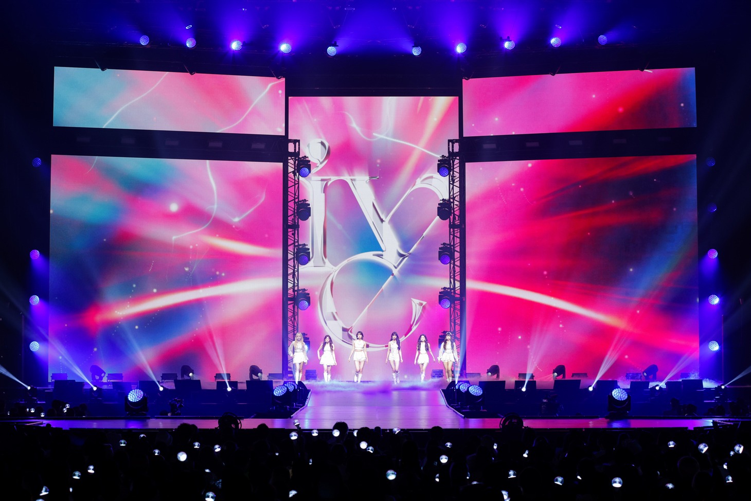 IVE「IVE THE 1ST WORLD TOUR SHOW WHAT i HAVE」神奈川・Kアリーナ横浜公演の様子。（撮影：田中聖太郎写真事務所）(c)STARSHIP ENTERTAINMENT / AMUSE