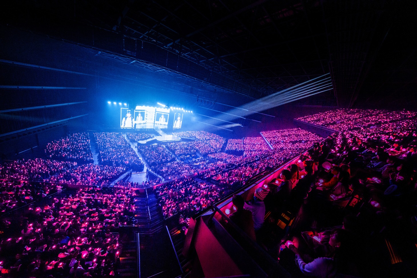IVE「IVE THE 1ST WORLD TOUR SHOW WHAT i HAVE」神奈川・Kアリーナ横浜公演の様子。（撮影：田中聖太郎写真事務所）(c)STARSHIP ENTERTAINMENT / AMUSE
