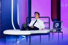 ATEEZのステージに登場したリュ・スンリョン。 (c)CJ ENM Co., Ltd, All Rights Reserved