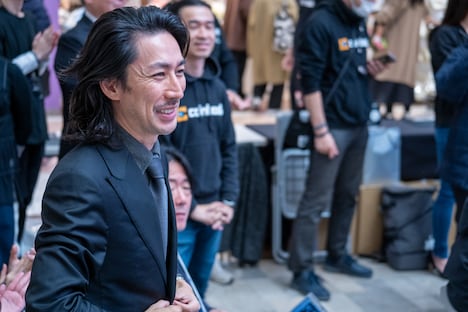 「眼差しスナイパー」の振付を手がけたTAKAHIRO。