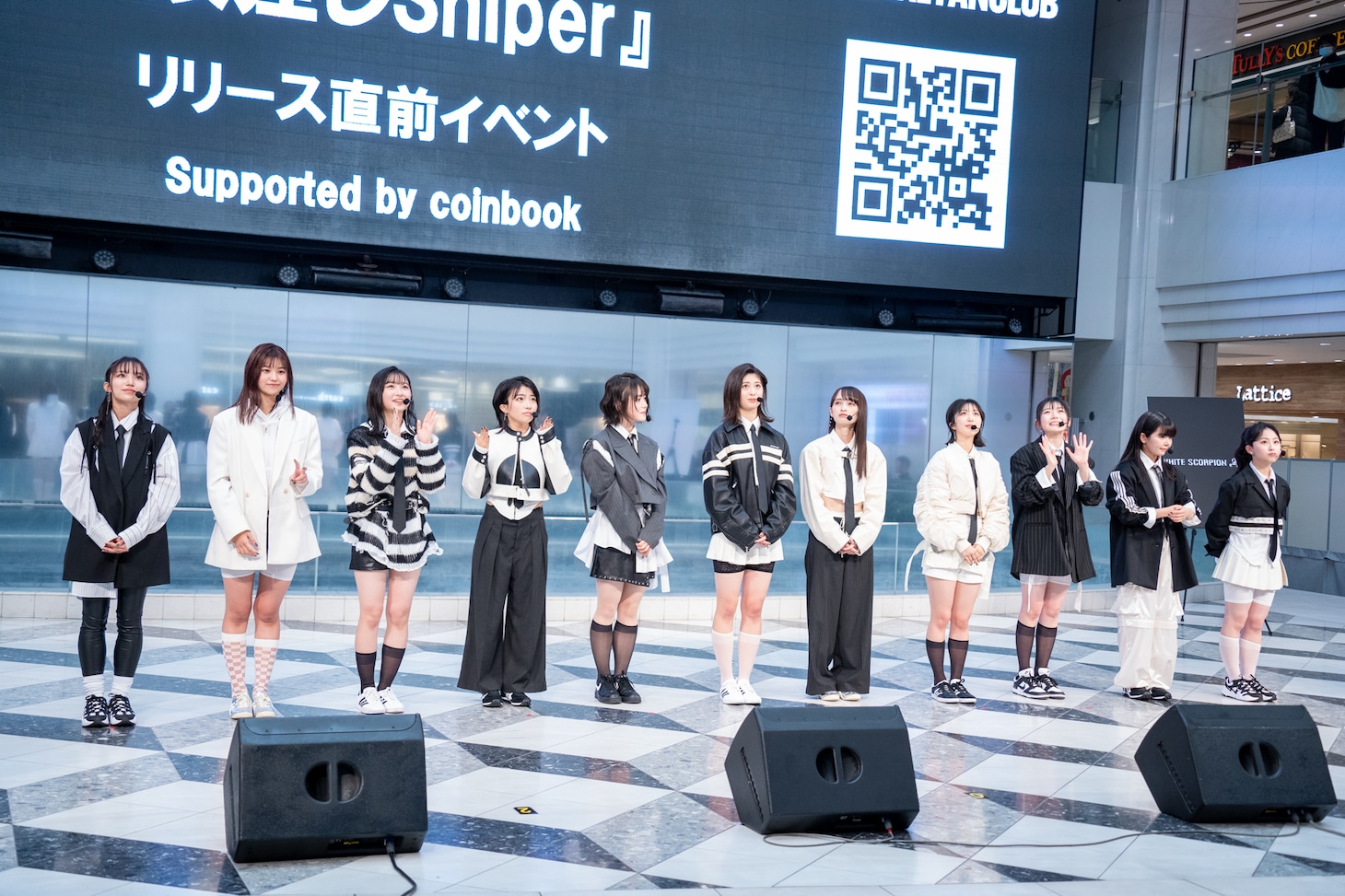 WHITE SCORPION「眼差しスナイパー」リリース直前イベントの様子。