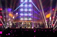 LE SSERAFIMのステージの様子。 (c)CJ ENM Co., Ltd, All Rights Reserved