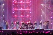 LE SSERAFIMのステージの様子。 (c)CJ ENM Co., Ltd, All Rights Reserved