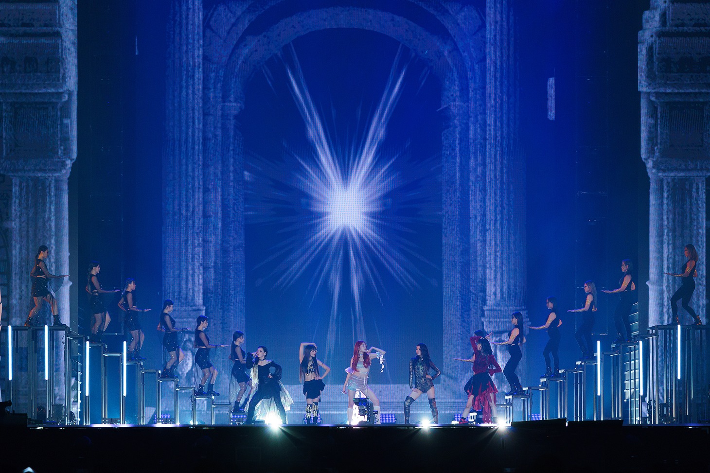 「HUH YUNJIN X XIAOTING X Bada Lee & Monika X MINNIE - Goddess Awakened」の様子。 (c)CJ ENM Co., Ltd, All Rights Reserved