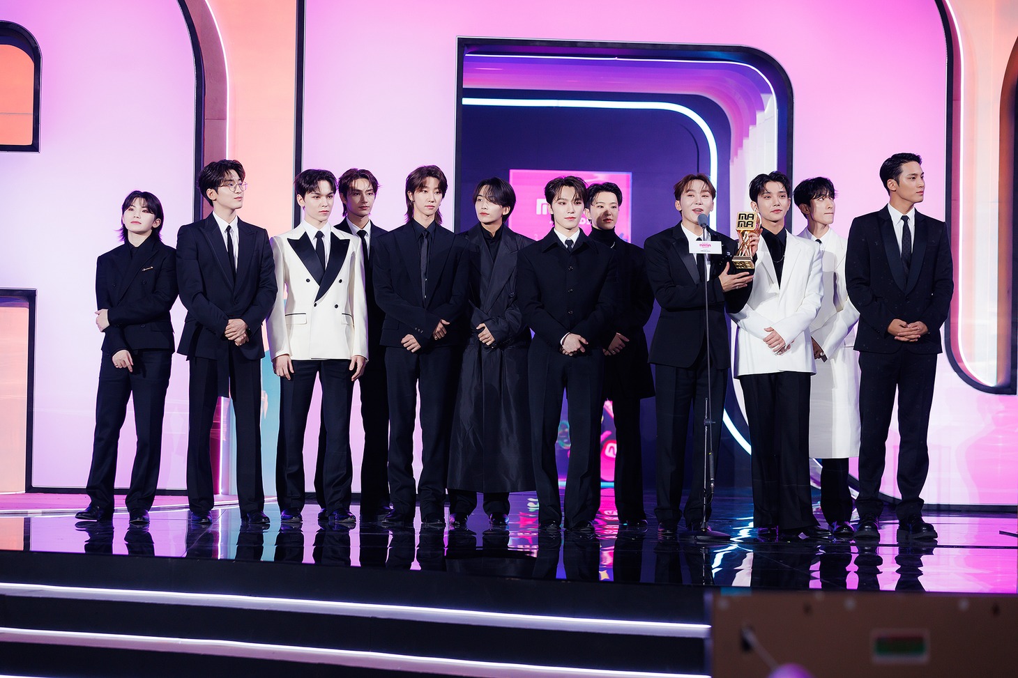 SEVENTEEN (c)CJ ENM Co., Ltd, All Rights Reserved