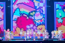 NiziUのステージの様子。 (c)CJ ENM Co., Ltd, All Rights Reserved