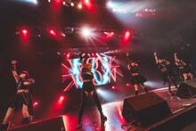 LADYBABYによるライブの様子。（撮影：ポテヤマムラ）