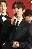 受賞曲「Trigger」について「僕たちの中でも一番強くて、自分たちが表現したいことが山積みの曲」と語る河野純喜。