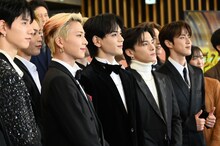 フォトセッション中のJO1。