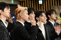 フォトセッション中のJO1。