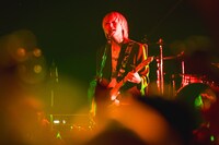 かやゆー（Vo, G / ヤングスキニー）（撮影：うえむらすばる）