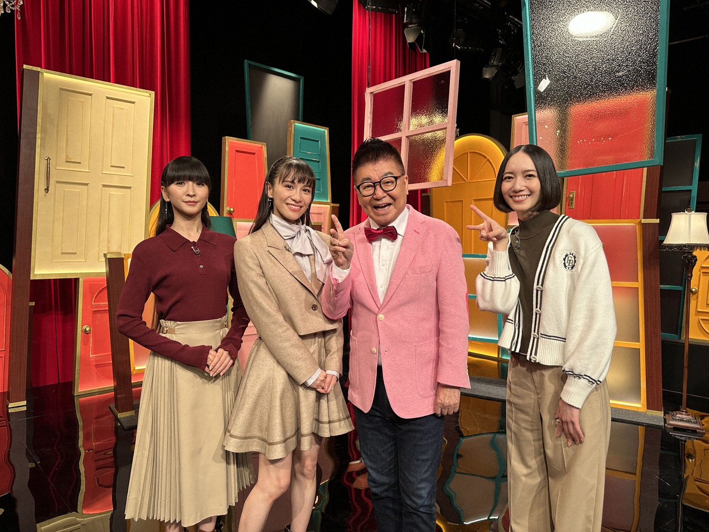 生島ヒロシ（右から2人目）とPerfume。（写真提供：NHK）
