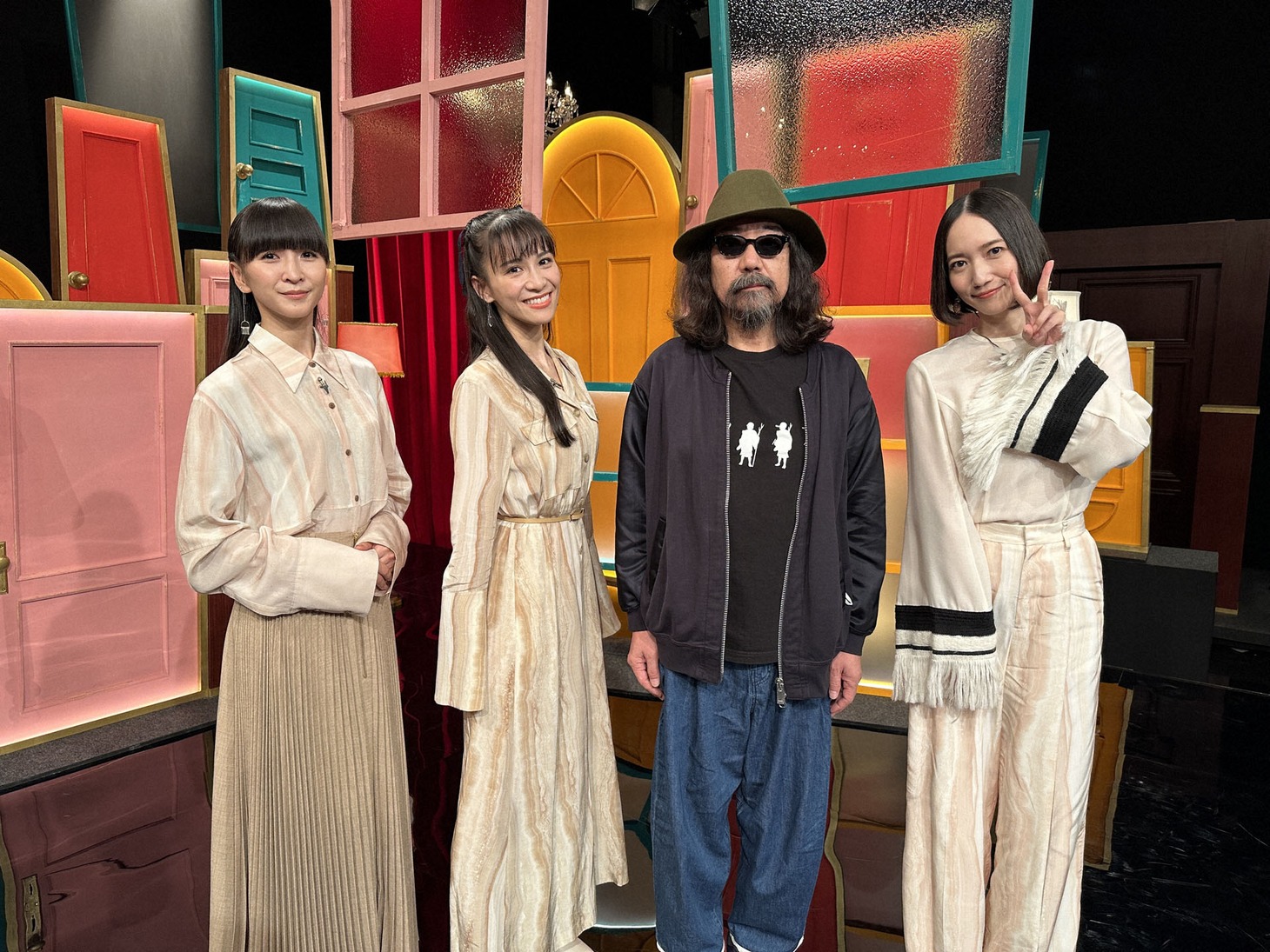 みうらじゅん（右から2人目）とPerfume。（写真提供：NHK）