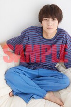 カレンダーブック「柏木悠 2024.04-2025.03」誌面サンプル画像（撮影：諸井純二）(c)KADOKAWA